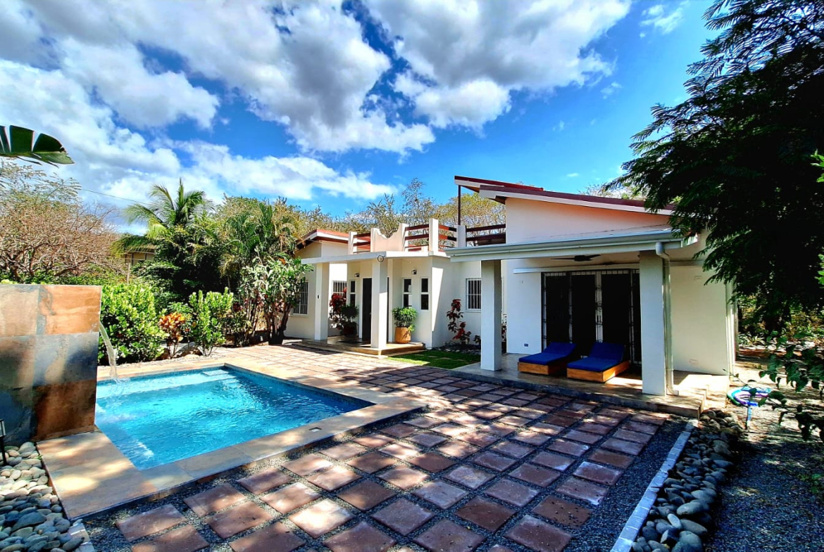 ALQUILER DE CASA DE VACACIONES: 3 Dormitorios 2.5 Baños Piscina Playa Junquillal Guanacaste Costa Rica