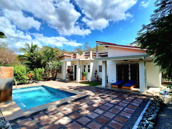 ALQUILER DE CASA DE VACACIONES: 3 Dormitorios 2.5 Baños Piscina Playa Junquillal Guanacaste Costa Rica