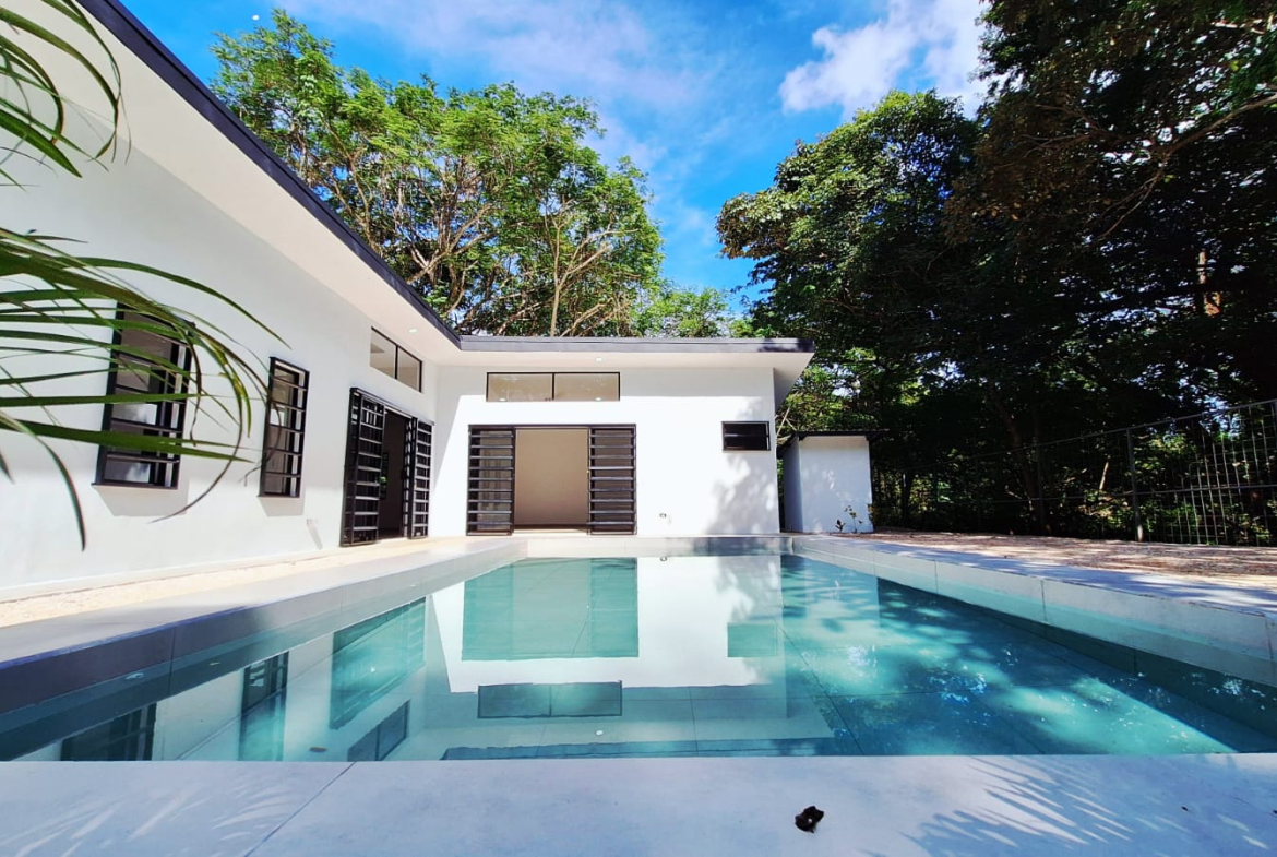 CASA EN VENTA: Nueva 3 Cama 2 Baño Piscina Privada Playa Junquillal, Guanacaste, Costa Rica