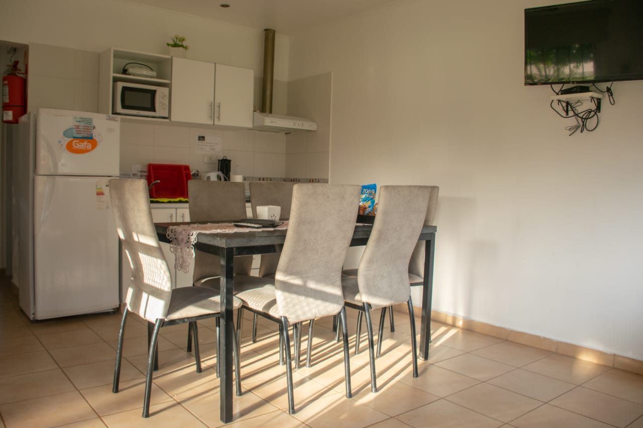 Comedor y cocina de una cabaña