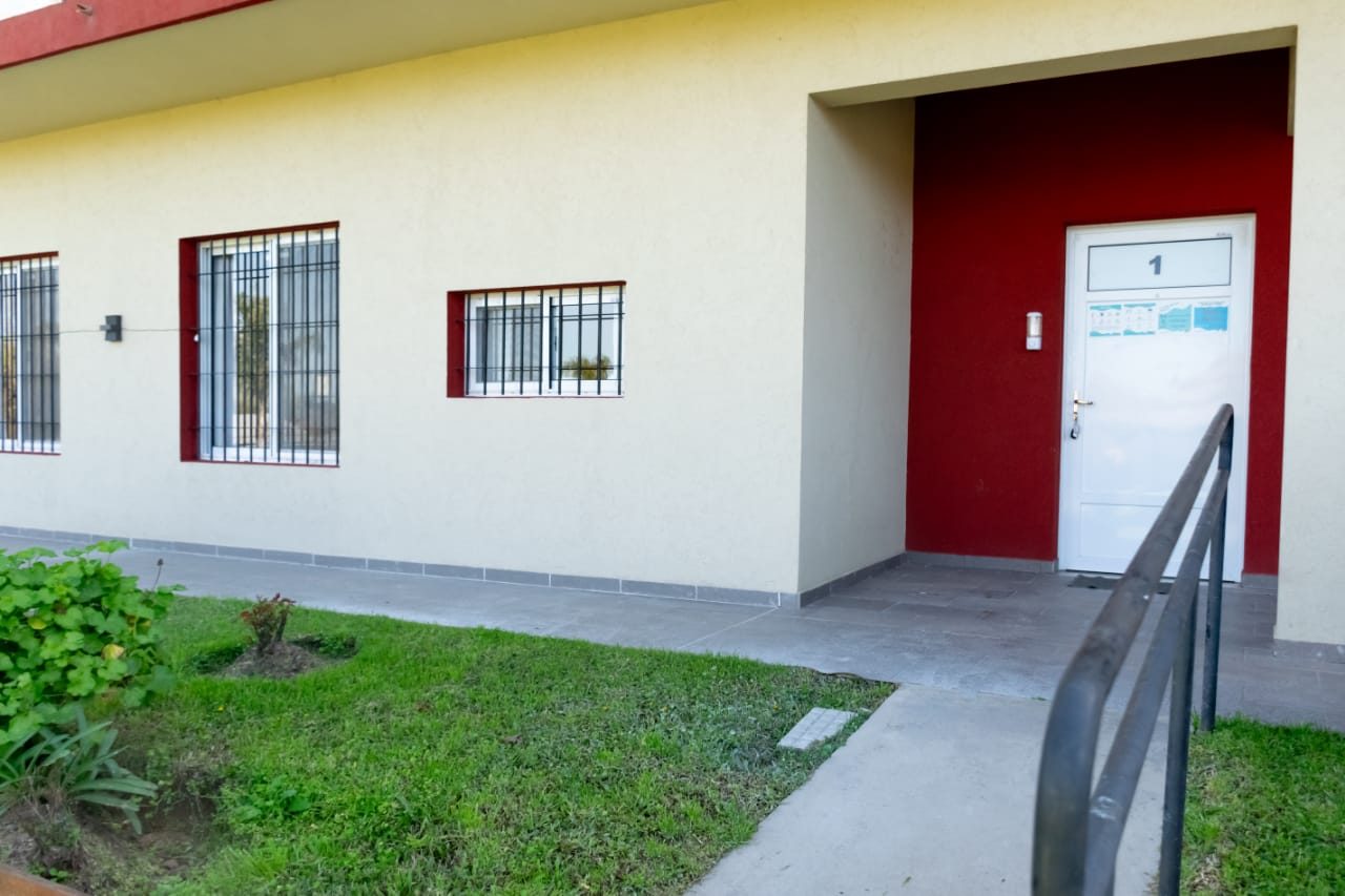 Acceso a un monoambiente, con rampa